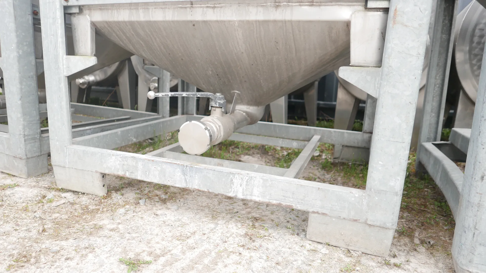 25-0085 1.050 Liter Transporttank aus V2A kubisch auf Gestell