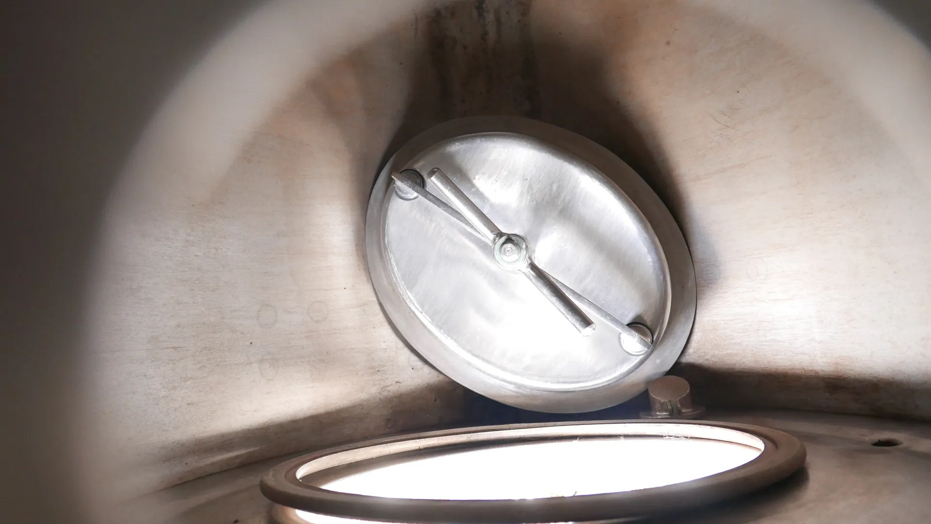 25-0056  550l Edelstahltank liegend oval 