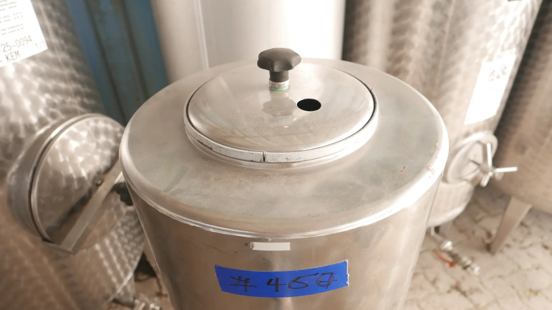 25-0092 Weintank 140 Liter