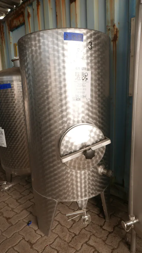 25-0094 Weintank 675 Liter