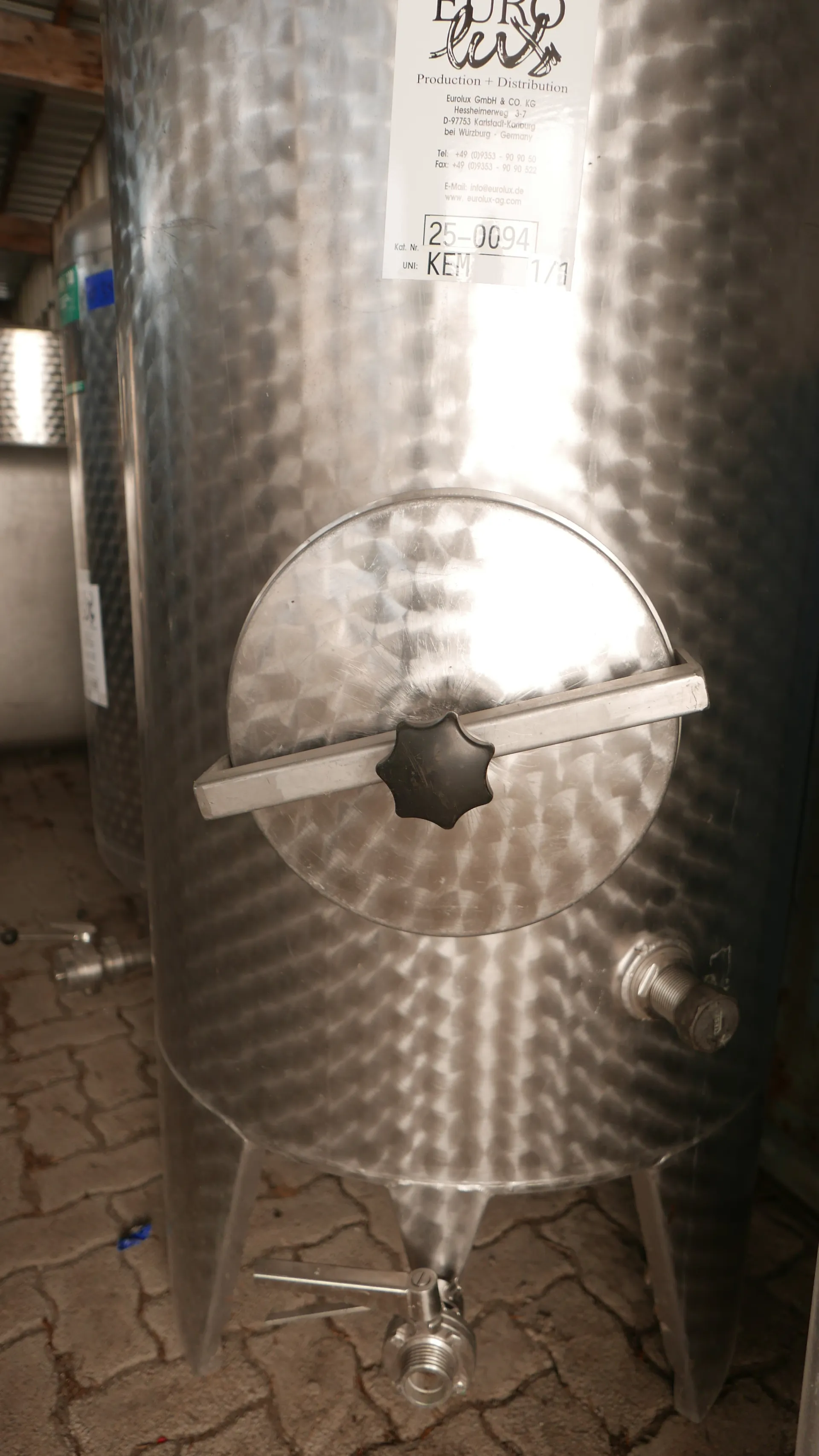 25-0094 Weintank 675 Liter