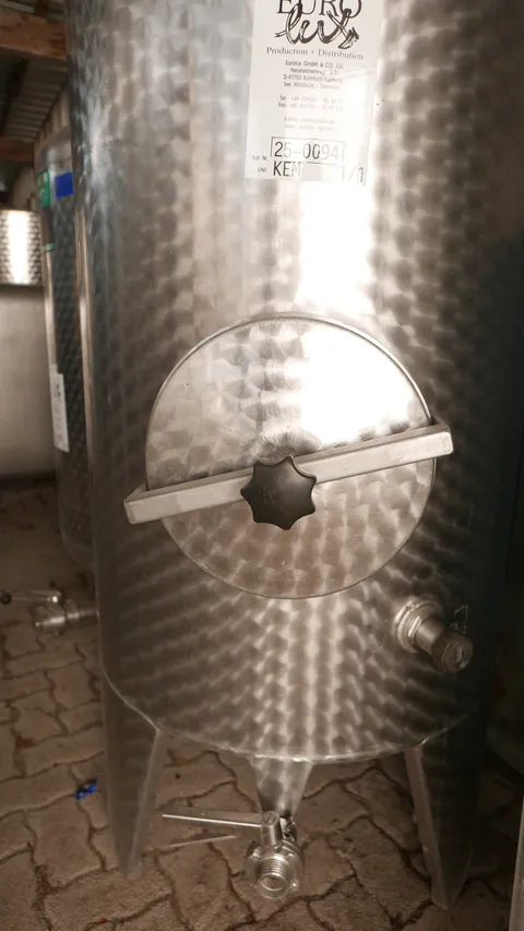 25-0094 Weintank 675 Liter