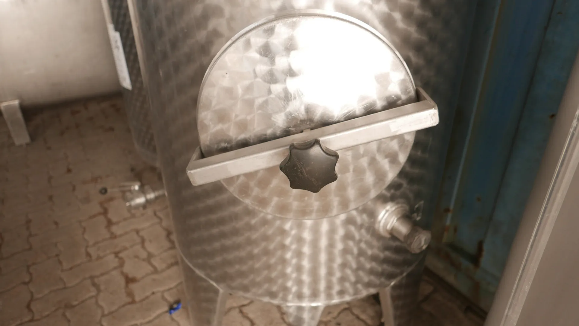 25-0094 Weintank 675 Liter