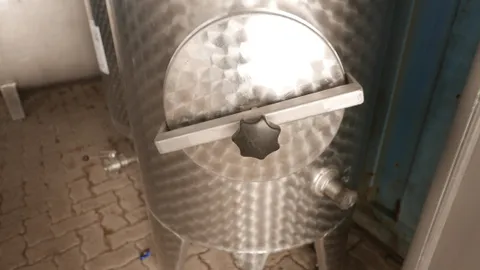 25-0094 Weintank 675 Liter
