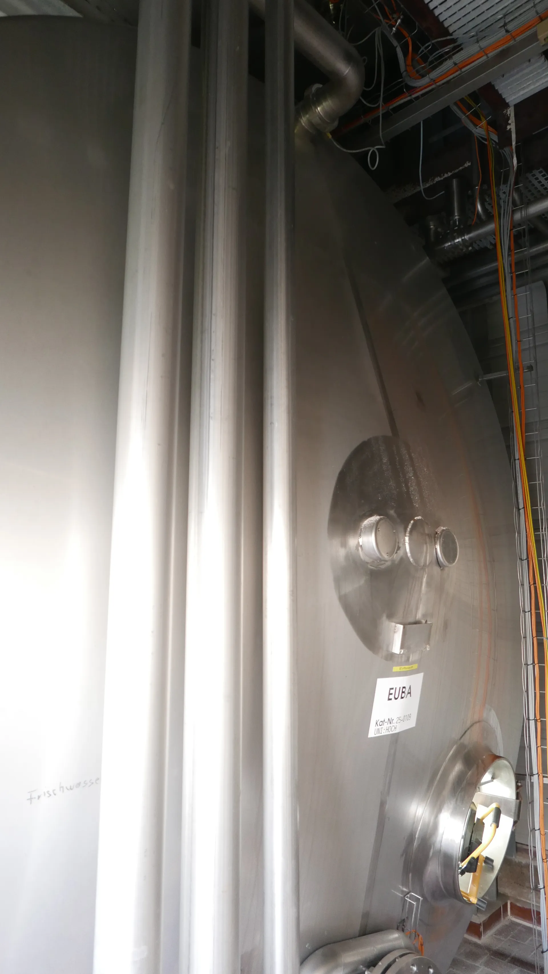25-0109EUBA 24.000 Liter Frischwassertank horizontal auf 4 Füßen