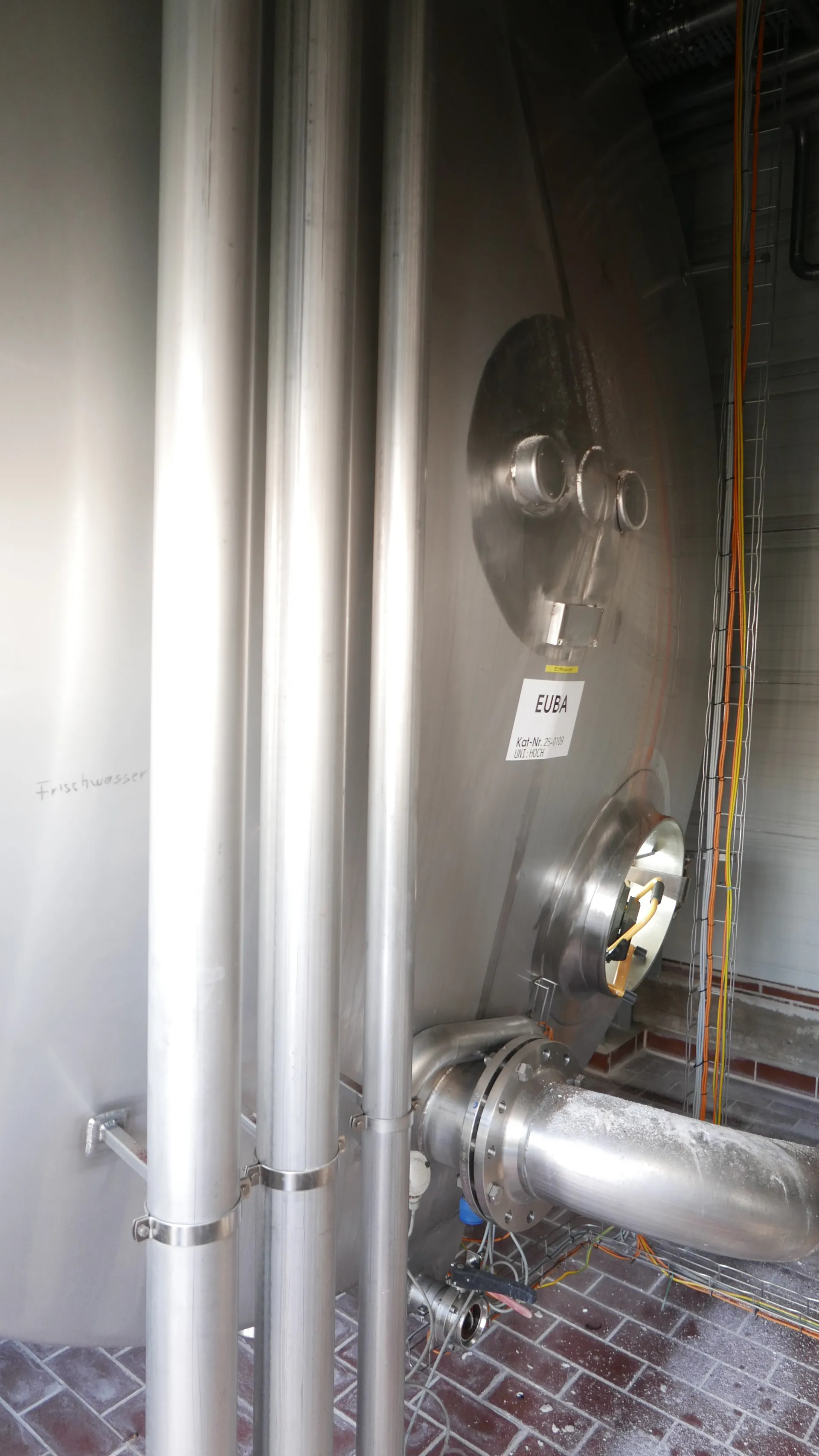 25-0109EUBA 24.000 Liter Frischwassertank horizontal auf 4 Füßen
