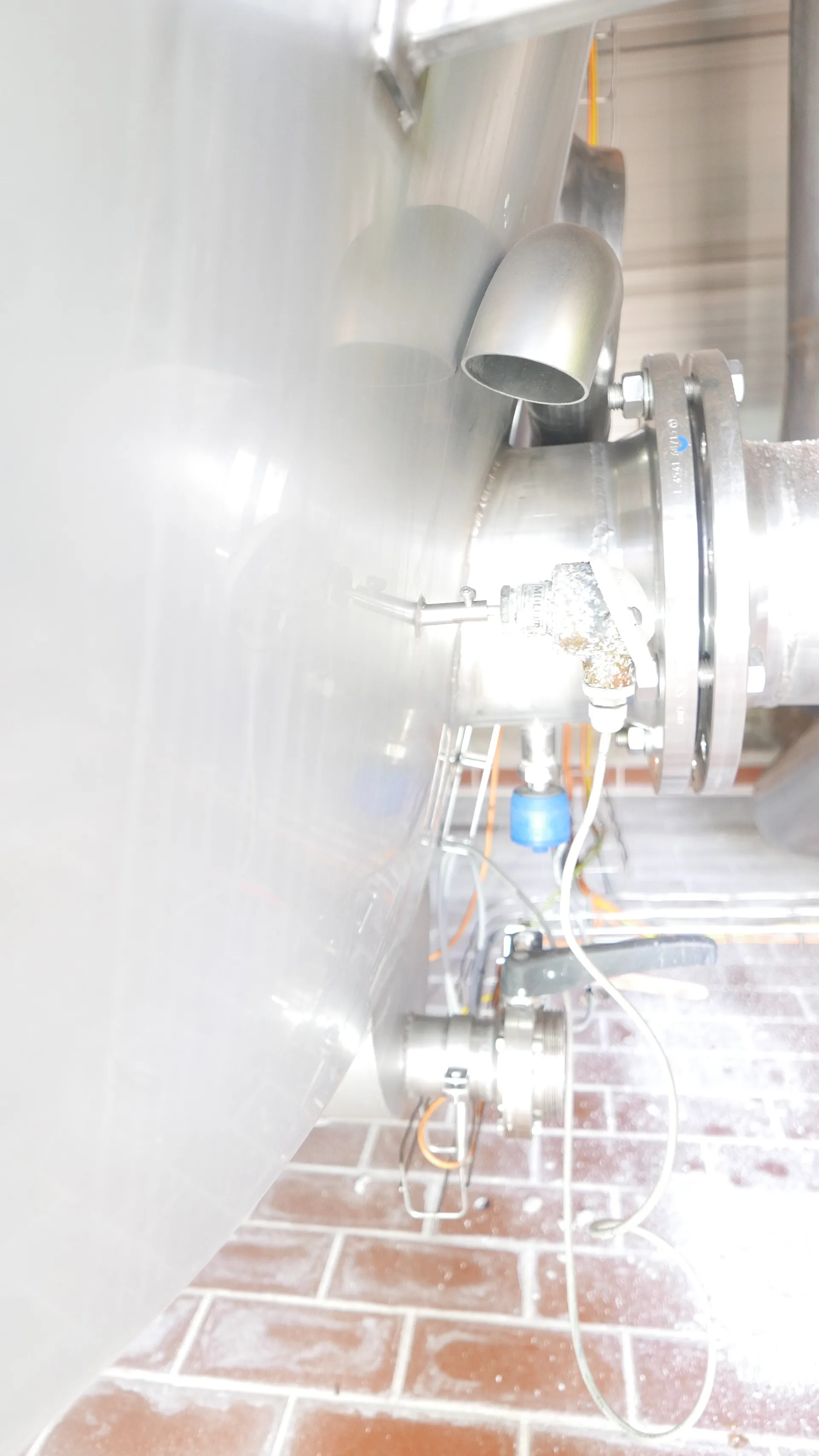 25-0109EUBA 24.000 Liter Frischwassertank horizontal auf 4 Füßen
