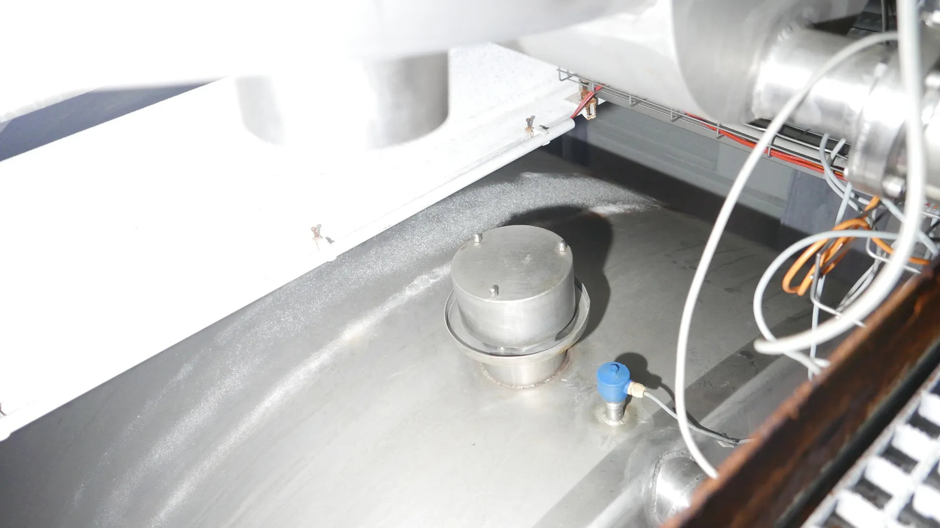 25-0109EUBA 24.000 Liter Frischwassertank horizontal auf 4 Füßen