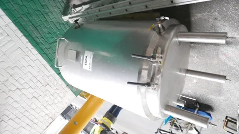 25-0113EUBA 1.000 Liter Warmwassertank in V2A isoliert