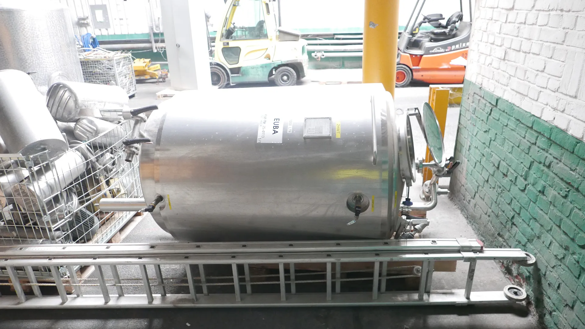 25-0113EUBA 1.000 Liter Warmwassertank in V2A isoliert