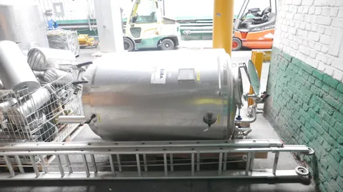 25-0113EUBA 1.000 Liter Warmwassertank in V2A isoliert
