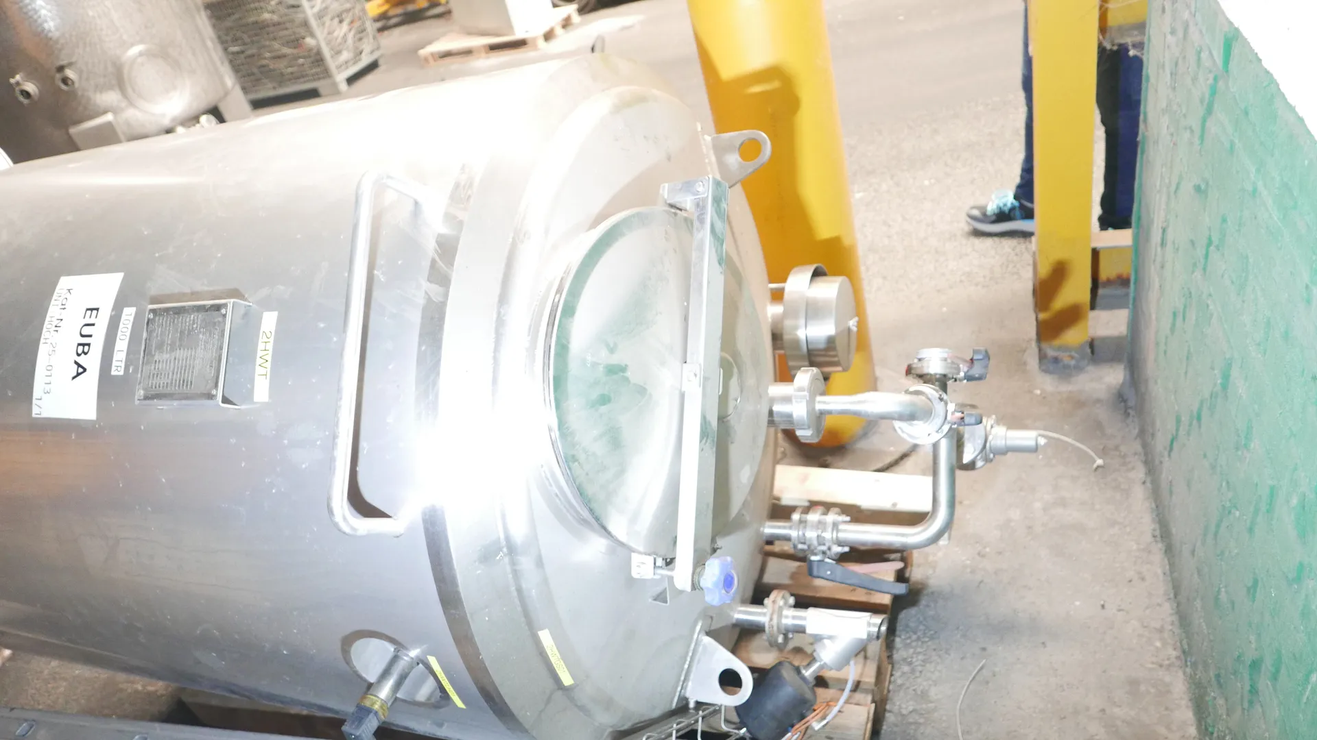 25-0113EUBA 1.000 Liter Warmwassertank in V2A isoliert