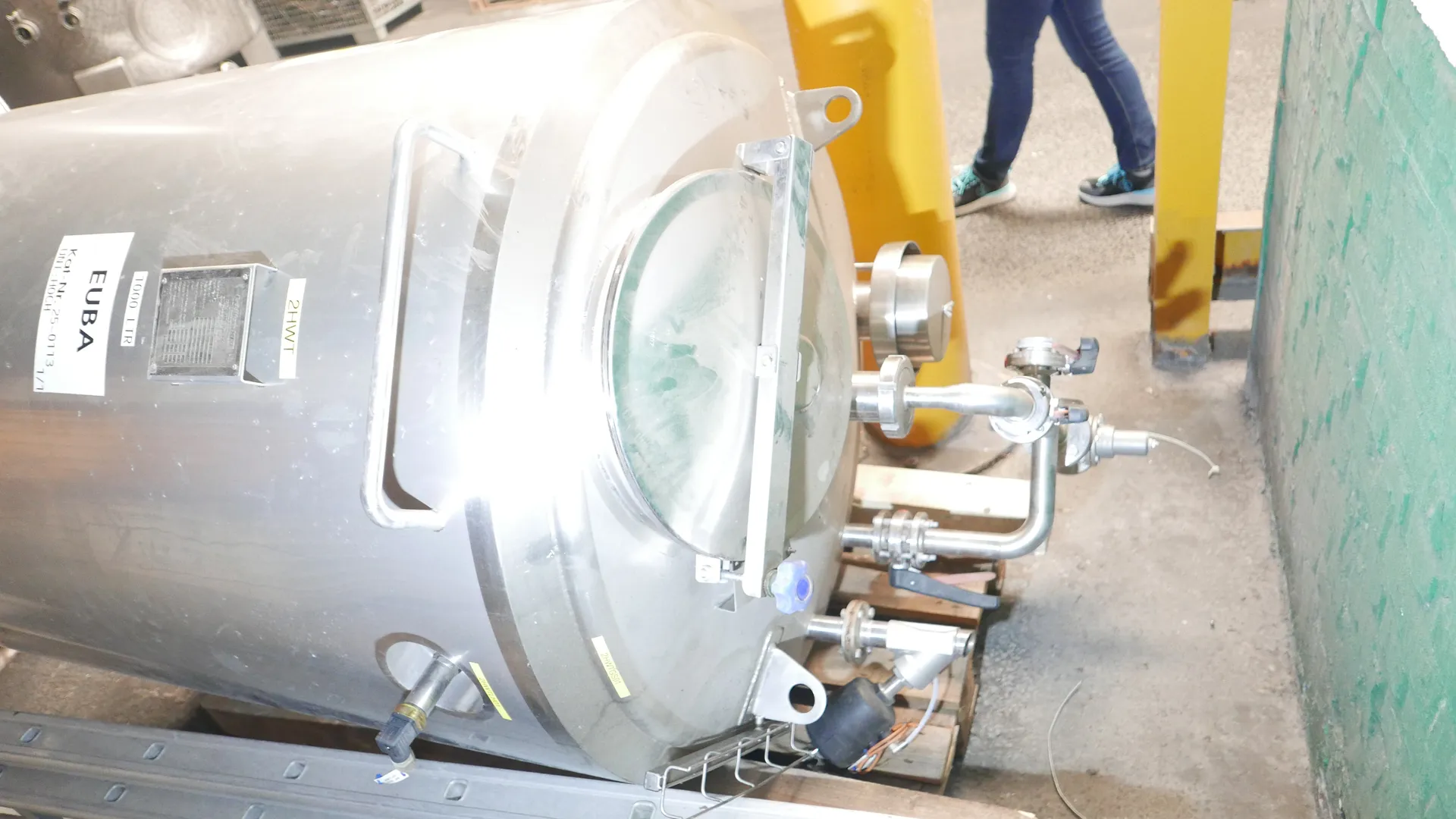 25-0113EUBA 1.000 Liter Warmwassertank in V2A isoliert