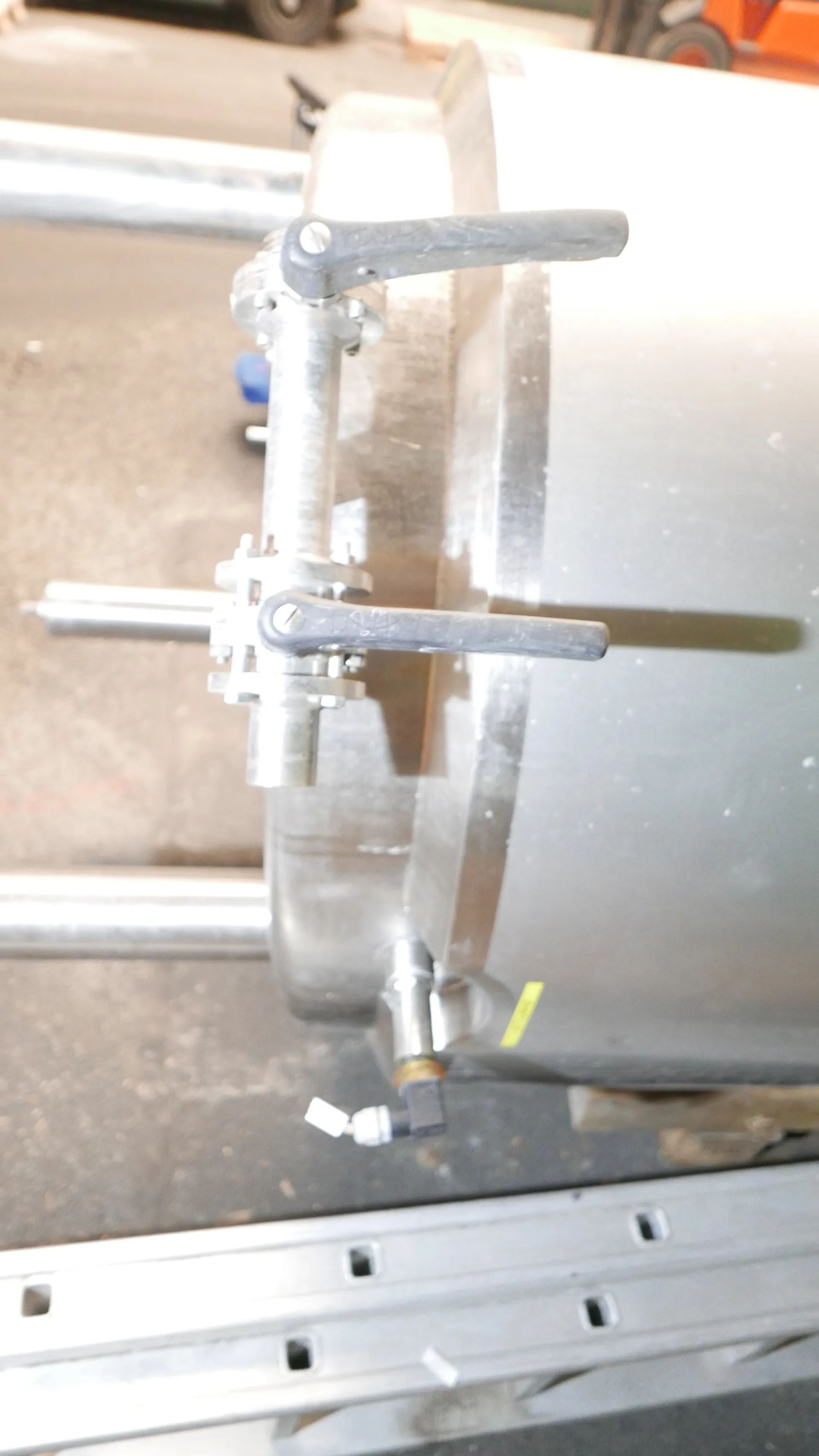 25-0113EUBA 1.000 Liter Warmwassertank in V2A isoliert