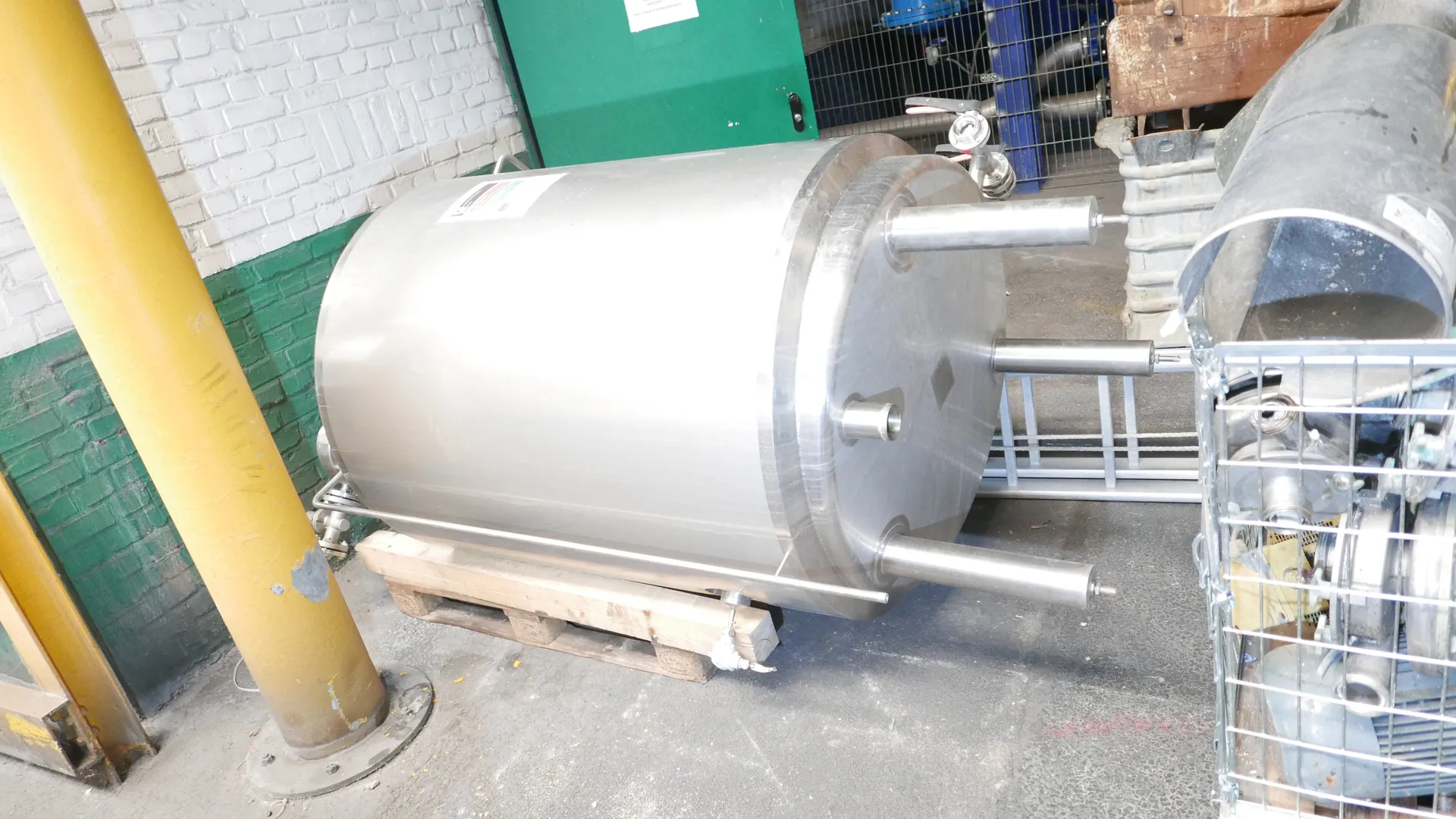 25-0113EUBA 1.000 Liter Warmwassertank in V2A isoliert