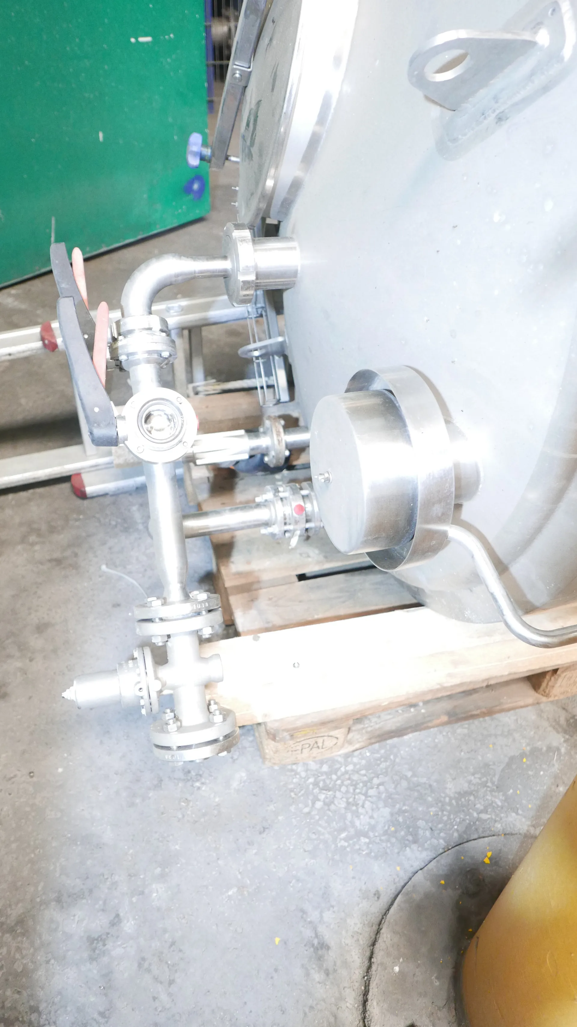 25-0113EUBA 1.000 Liter Warmwassertank in V2A isoliert