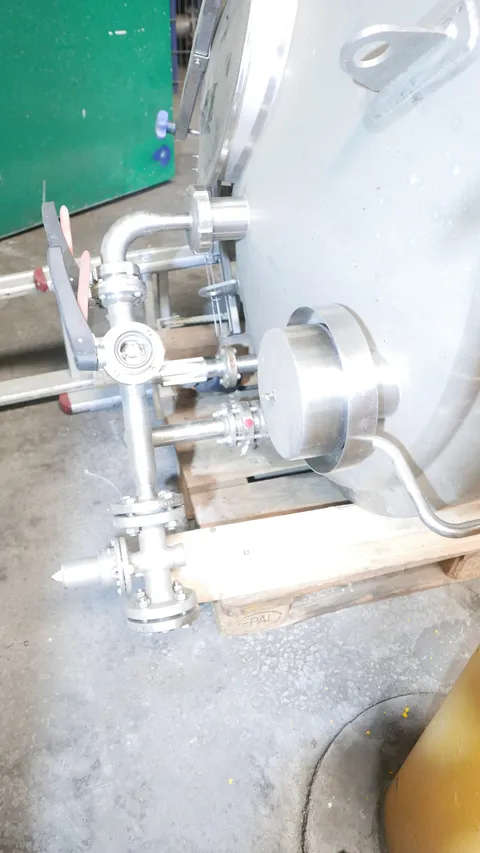 25-0113EUBA 1.000 Liter Warmwassertank in V2A isoliert