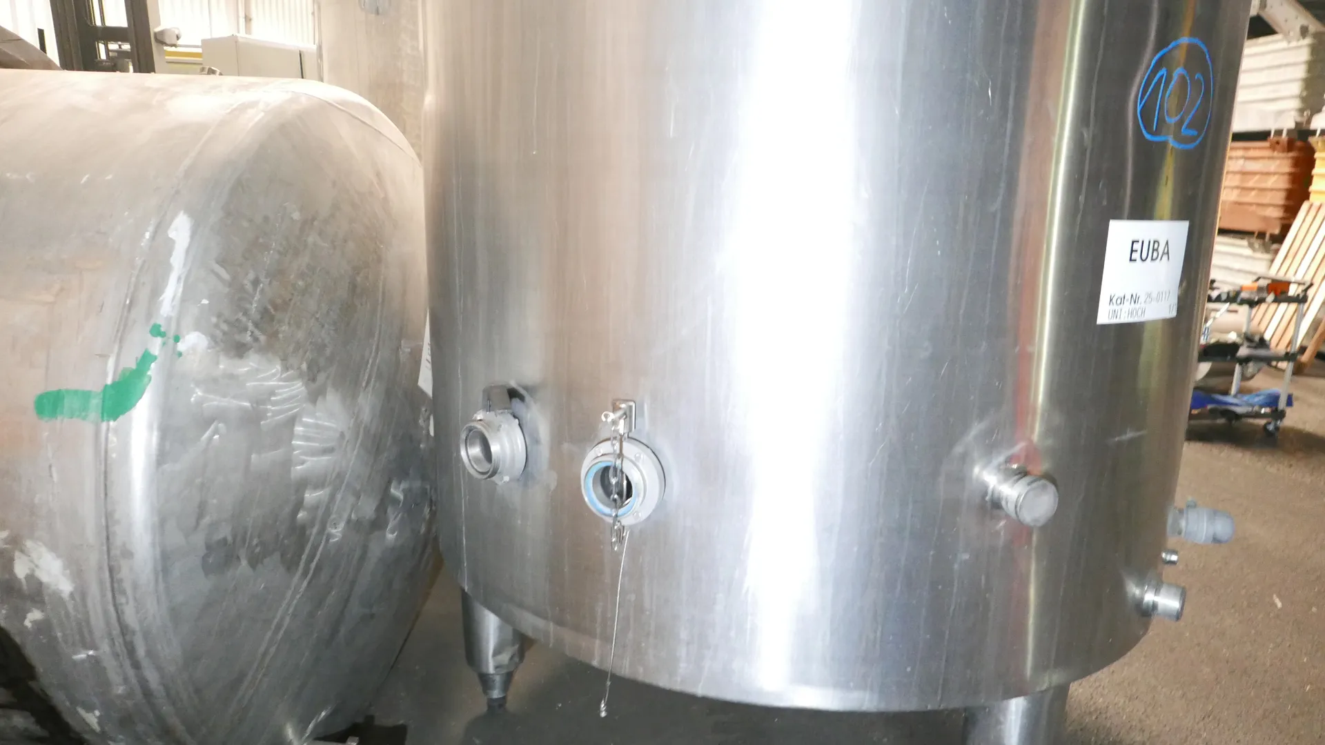 25-0117EUBA 2.000 Liter Spülmilchtank/ Lagertank aus V2A vertikal isoliert