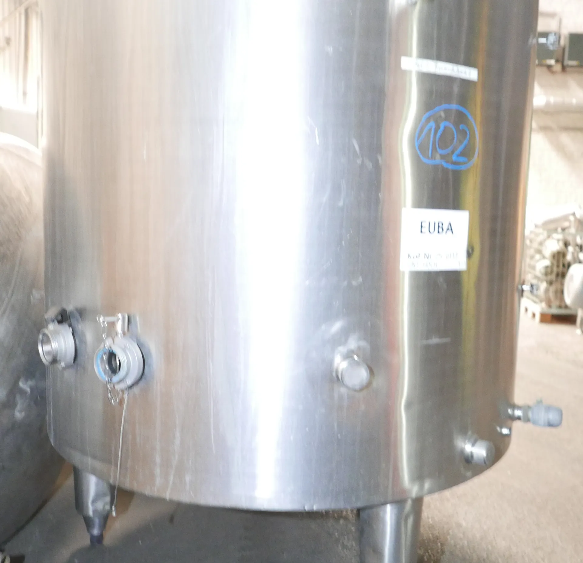 25-0117EUBA 2.000 Liter Spülmilchtank/ Lagertank aus V2A vertikal isoliert