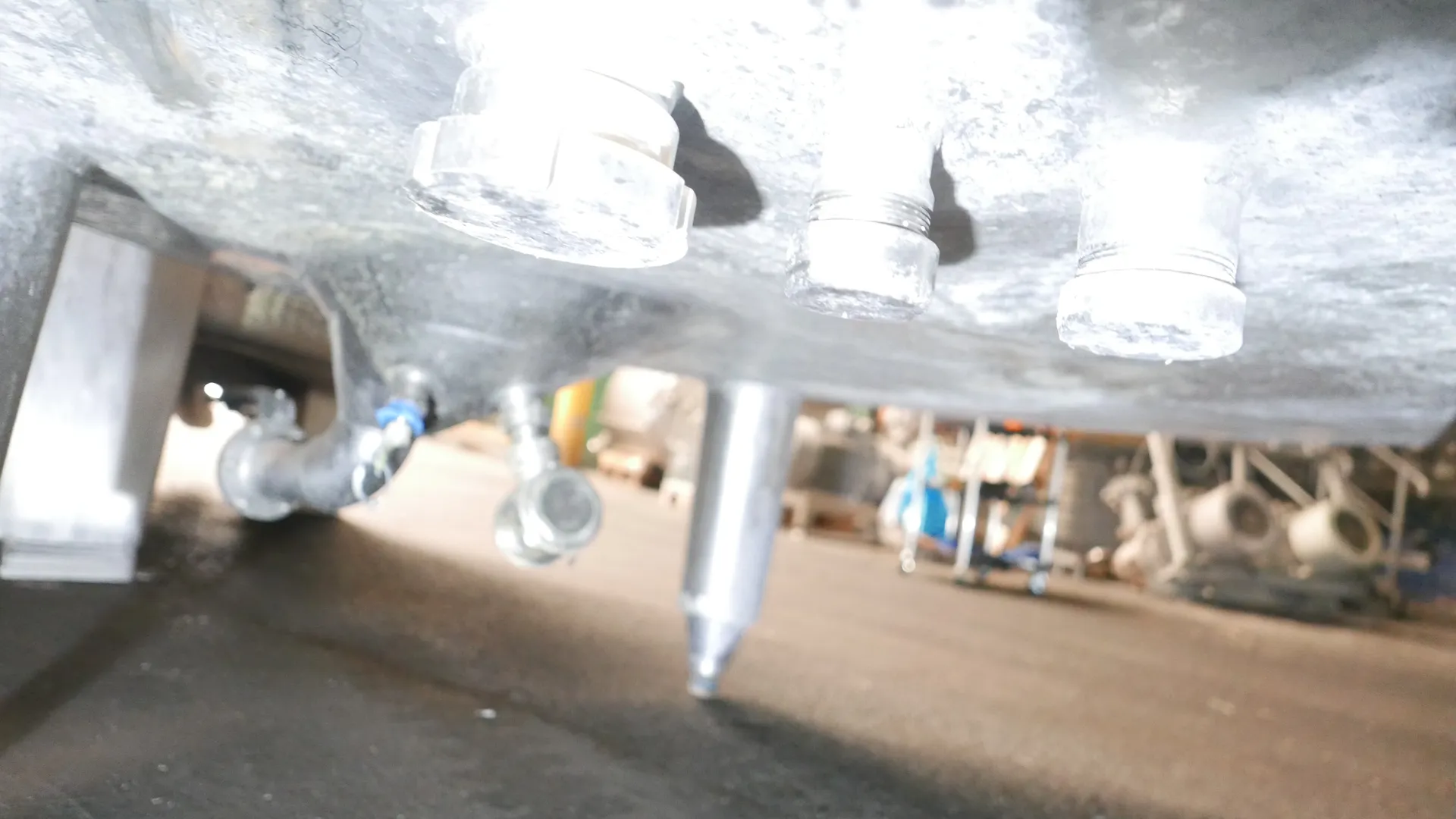 25-0117EUBA 2.000 Liter Spülmilchtank/ Lagertank aus V2A vertikal isoliert