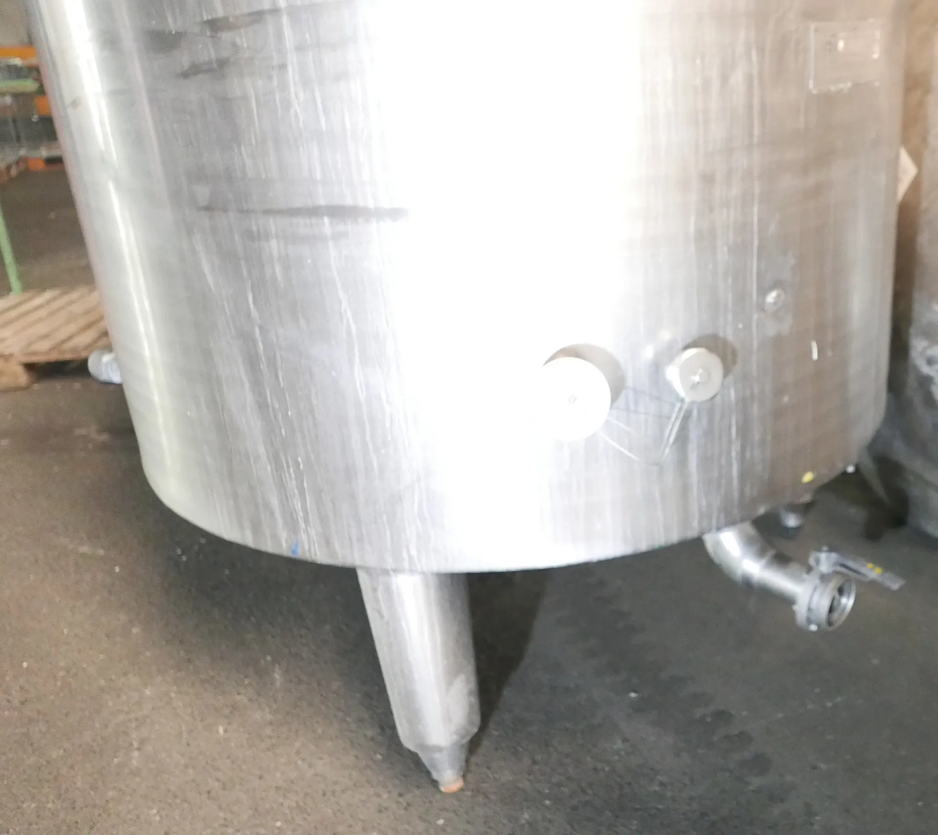 25-0117EUBA 2.000 Liter Spülmilchtank/ Lagertank aus V2A vertikal isoliert