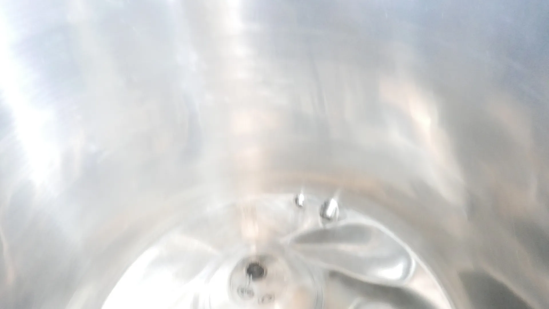 25-0117EUBA 2.000 Liter Spülmilchtank/ Lagertank aus V2A vertikal isoliert