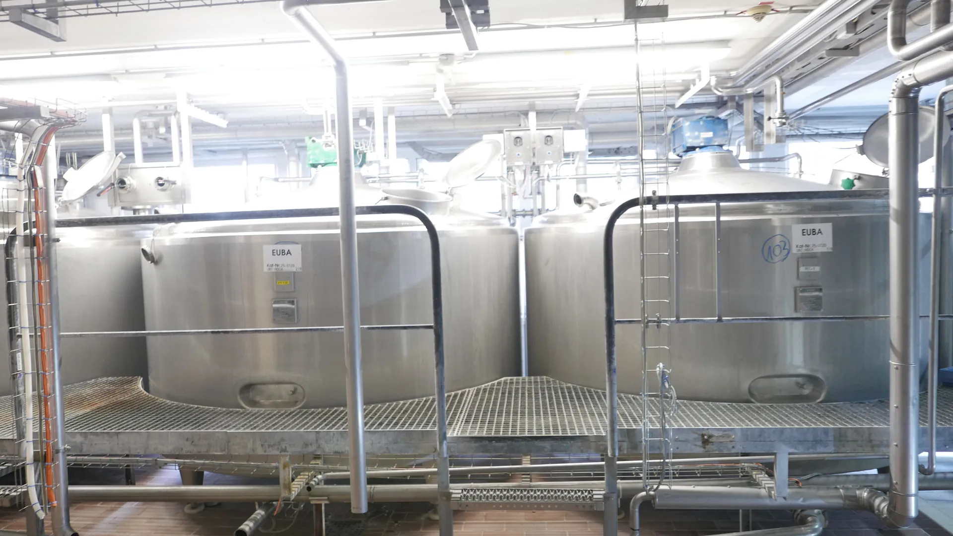 25-0120EUBA 6.000 Liter Rahmtanks / Sahnetanks aus V2A isoliert