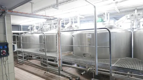 25-0120EUBA 6.000 Liter Rahmtanks / Sahnetanks aus V2A isoliert