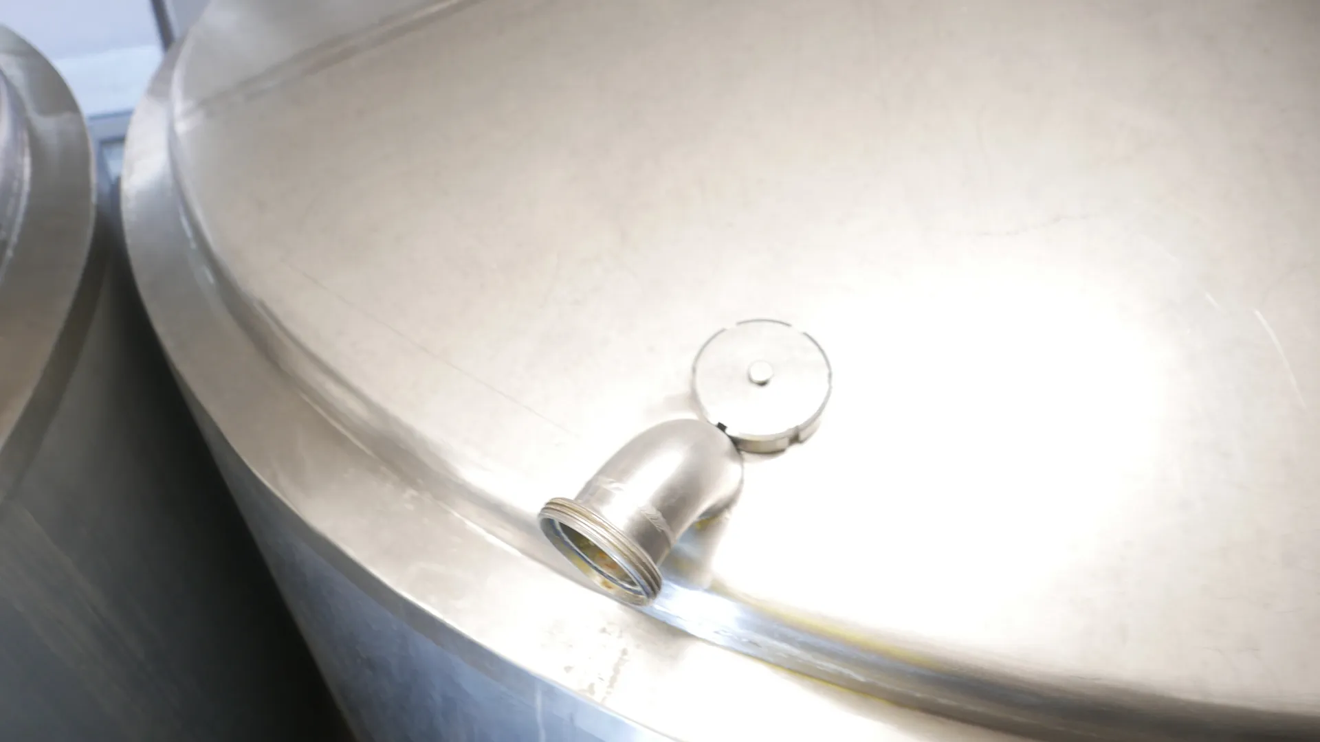 25-0120EUBA 6.000 Liter Rahmtanks / Sahnetanks aus V2A isoliert