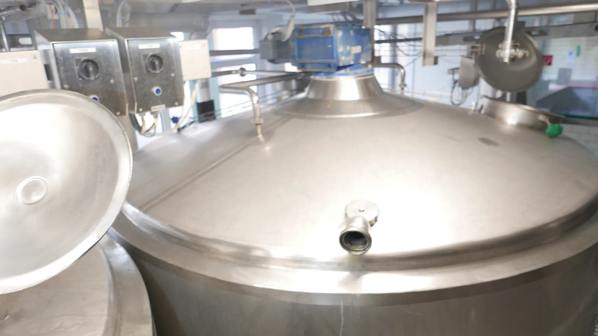 25-0120EUBA 6.000 Liter Rahmtanks / Sahnetanks aus V2A isoliert