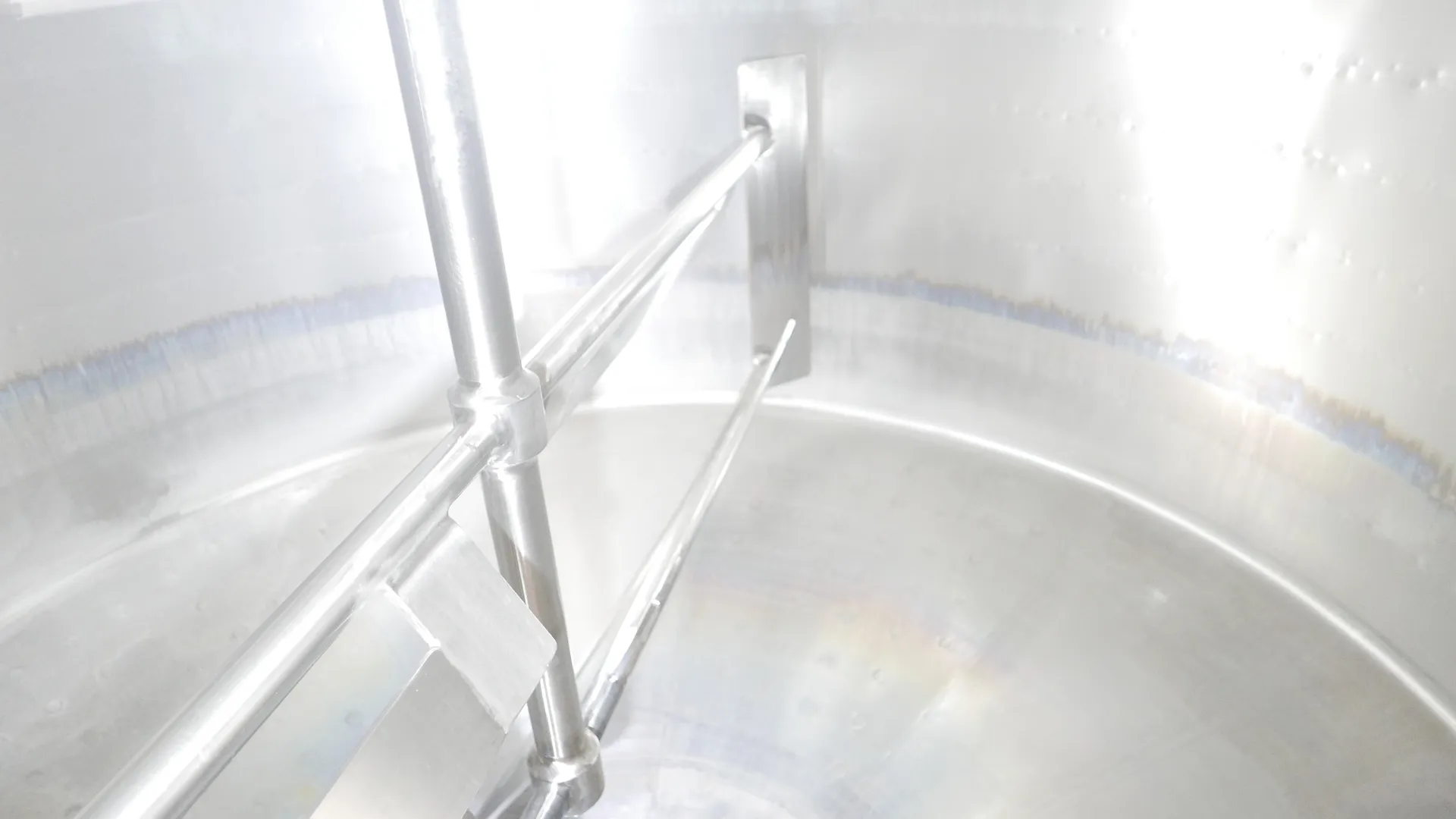 25-0120EUBA 6.000 Liter Rahmtanks / Sahnetanks aus V2A isoliert