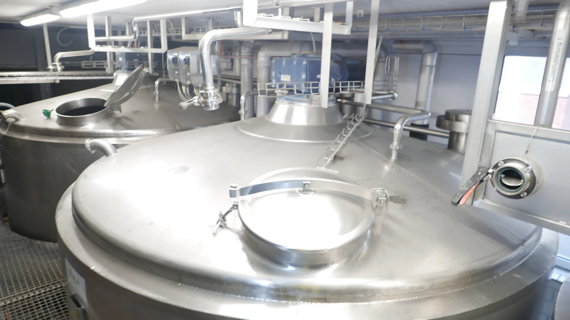 25-0120EUBA 6.000 Liter Rahmtanks / Sahnetanks aus V2A isoliert