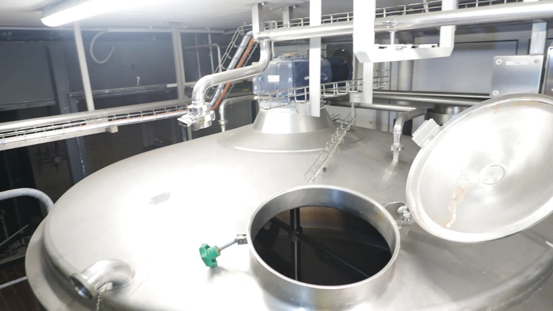 25-0120EUBA 6.000 Liter Rahmtanks / Sahnetanks aus V2A isoliert