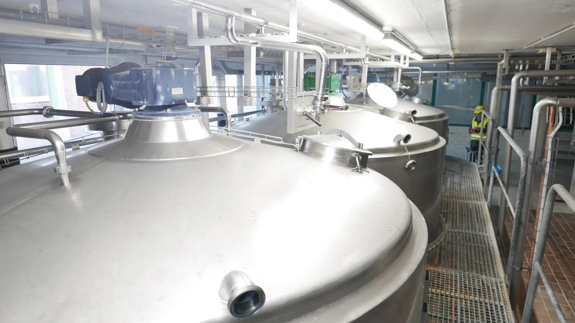 25-0120EUBA 6.000 Liter Rahmtanks / Sahnetanks aus V2A isoliert
