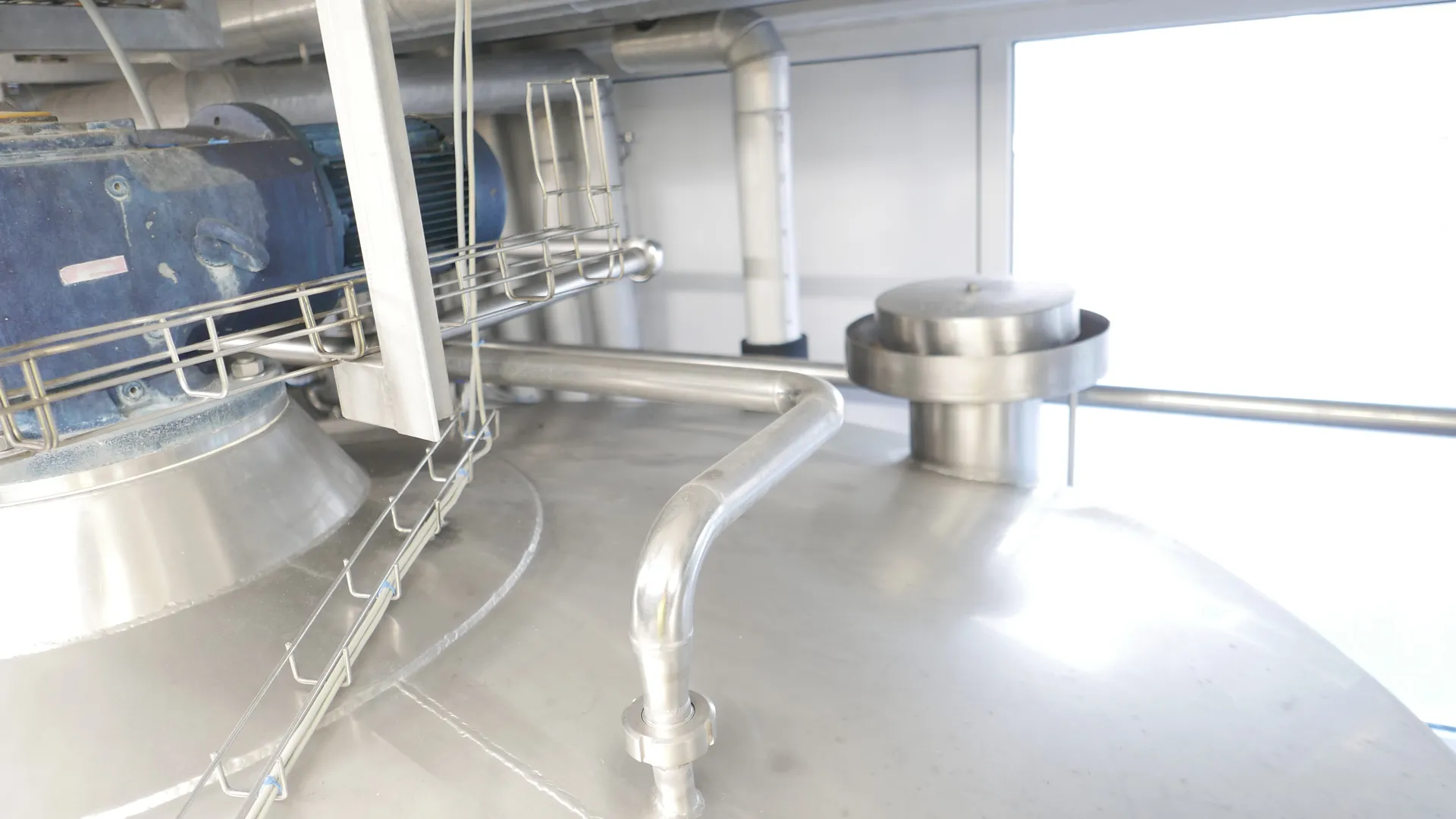 25-0120EUBA 6.000 Liter Rahmtanks / Sahnetanks aus V2A isoliert