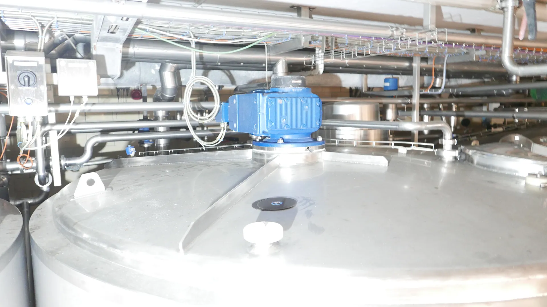 25-0122EUBA 6.930 Liter Rahmtanks / Sahnetanks mit Rührwerk aus V2A isoliert 