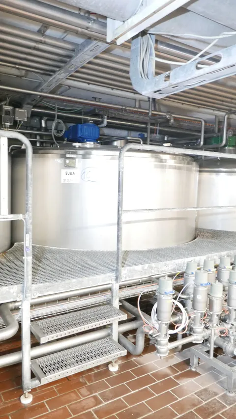 25-0122EUBA 6.930 Liter Rahmtanks / Sahnetanks mit Rührwerk aus V2A isoliert 