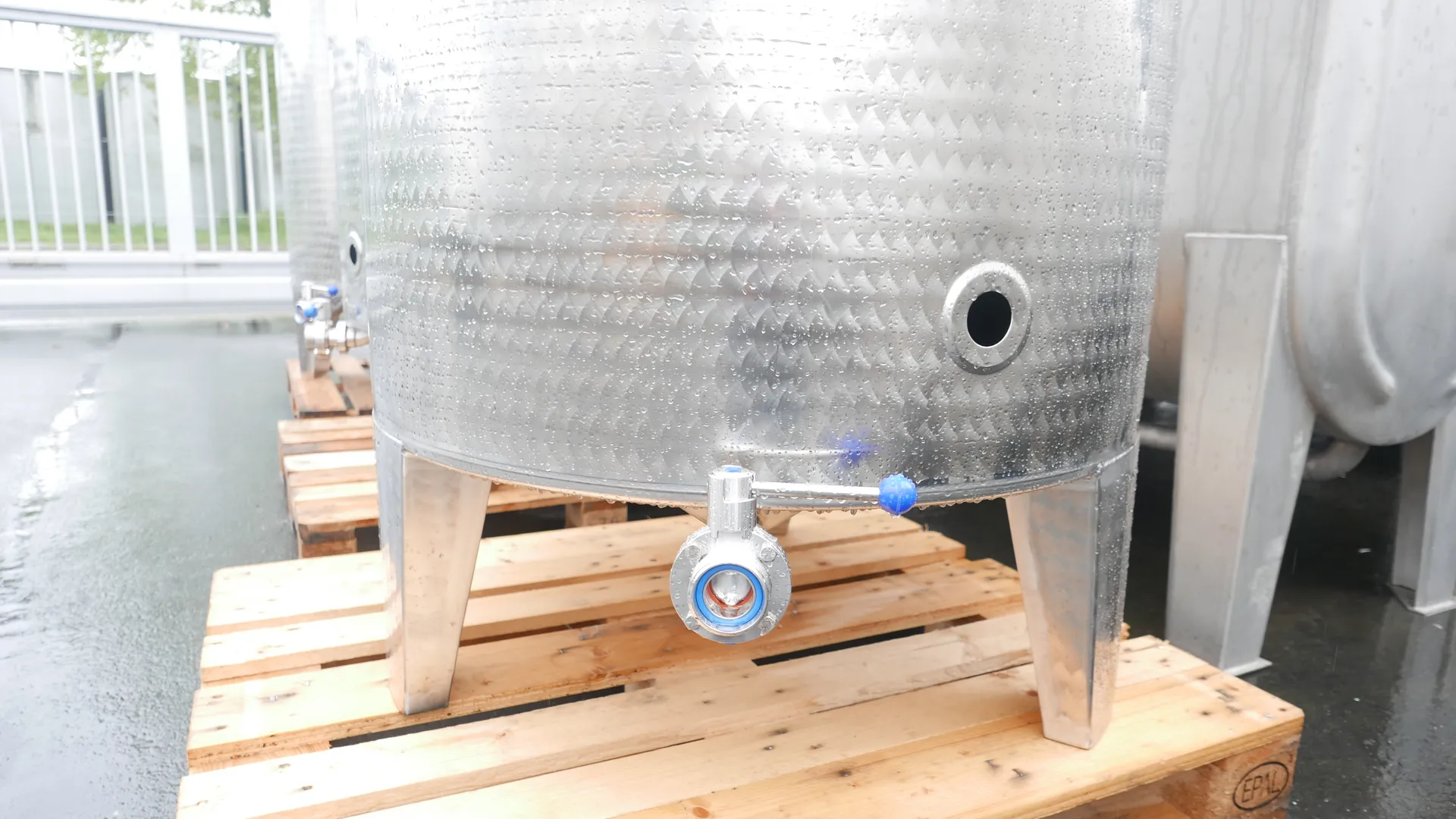 25-0125  1.100 Liter Immervolltank aus V2A mit Schwimmdeckel und Staubdeckel