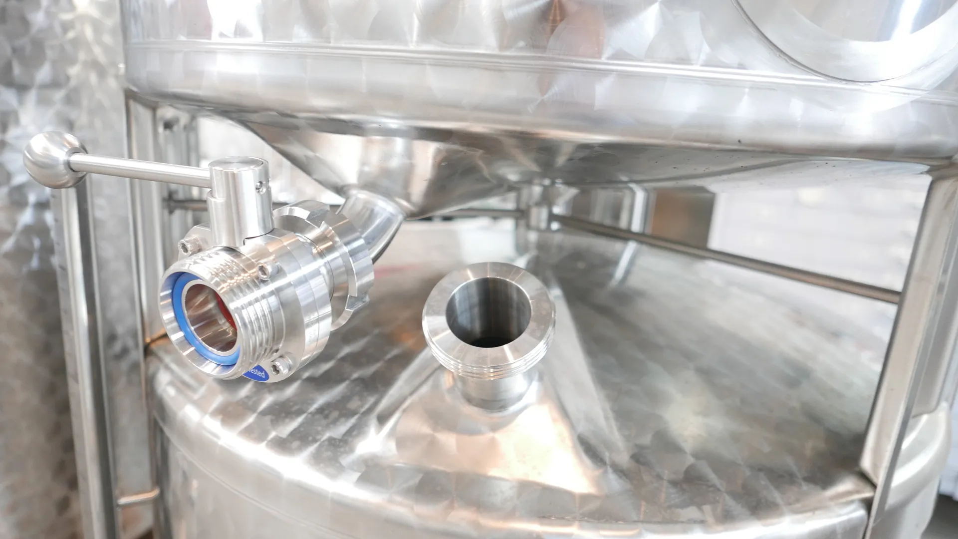 25-0126  320 Liter + 525 Liter Basictank + Stapeltank /Lagertank/ Weintank/ Fruchtsafttank SPEIDEL rund , vertikal aus V2A  