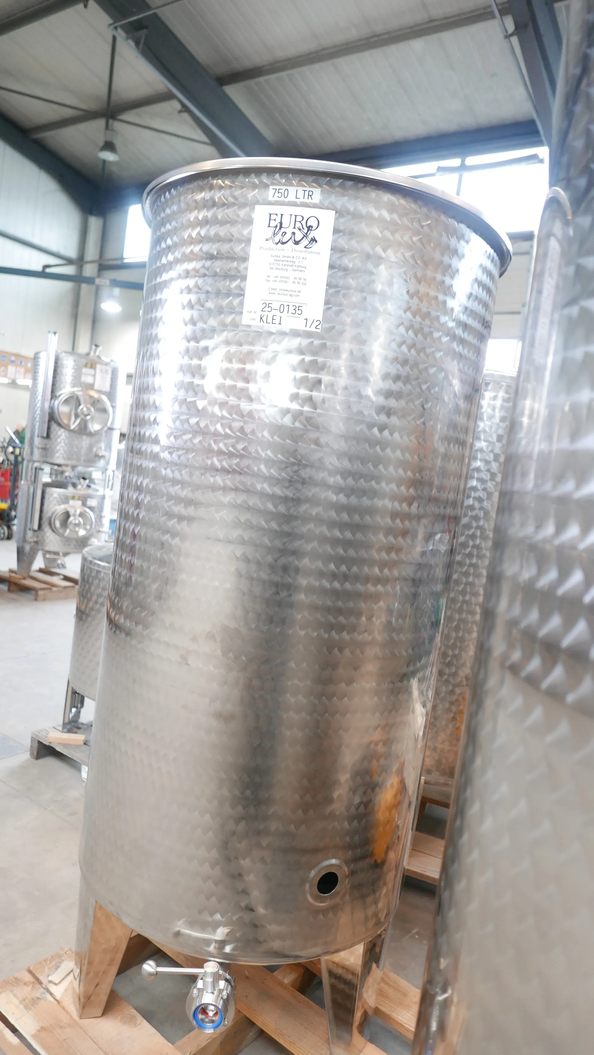 25-0135  600 Liter Immervolltank mit Füßen aus V2A mit Schwimmdeckel und Staubdeckel
