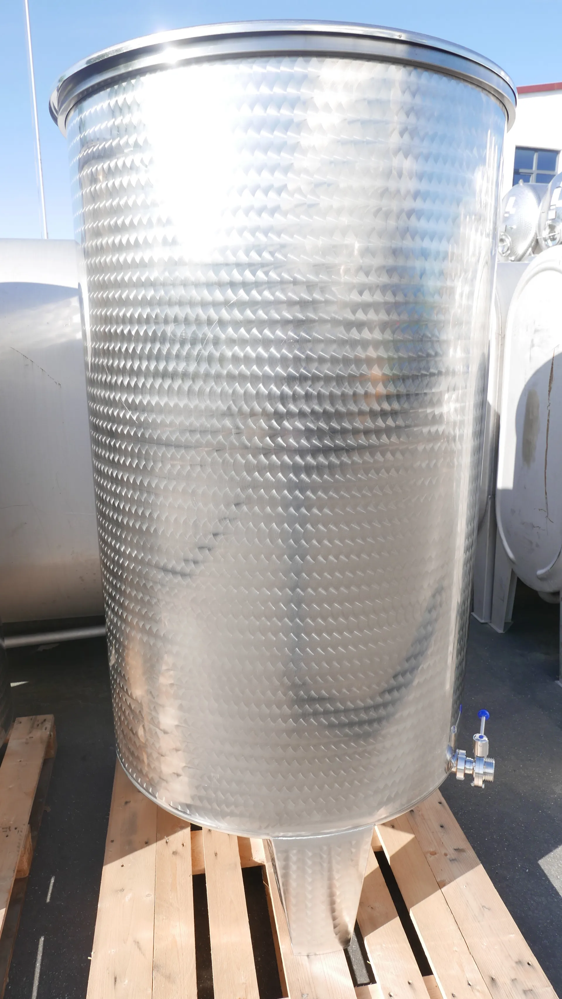 25-0125  1.100 Liter Immervolltank aus V2A mit Schwimmdeckel und Staubdeckel