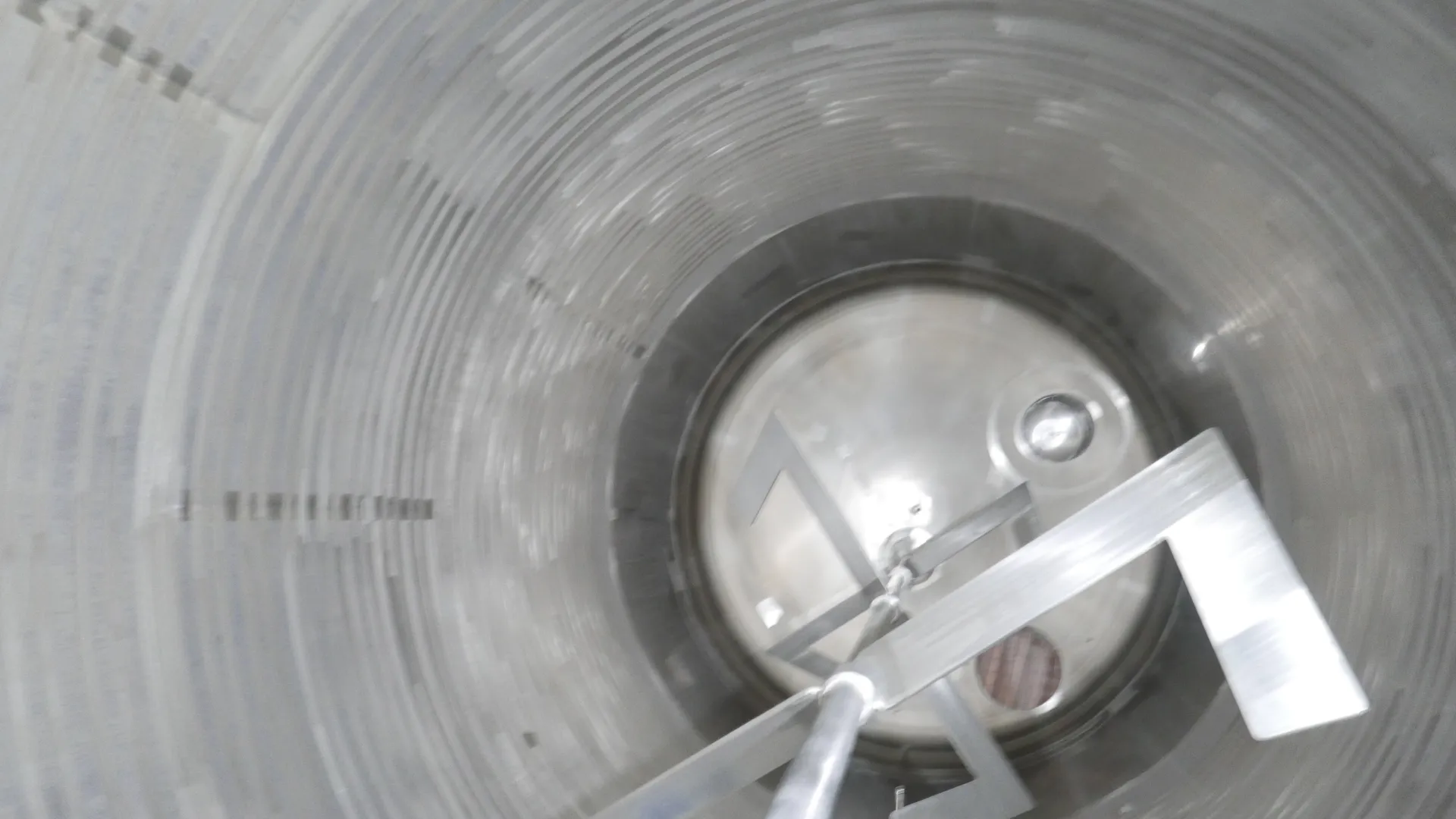 25-0138EUBA 72.000 Liter Rührwerkstank/ Milchtank/ Lagertank in V2A mit Kühlschlange und Isolierung