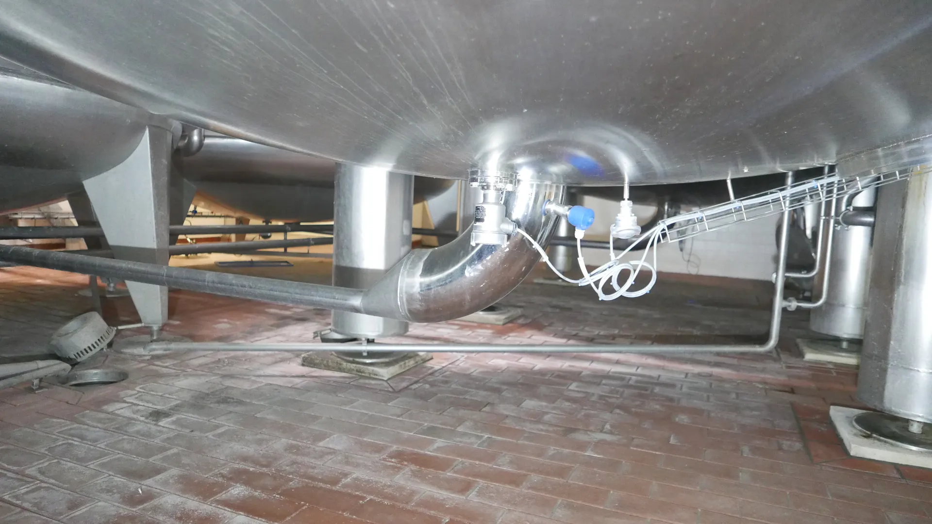 25-0138EUBA 72.000 Liter Rührwerkstank/ Milchtank/ Lagertank in V2A mit Kühlschlange und Isolierung