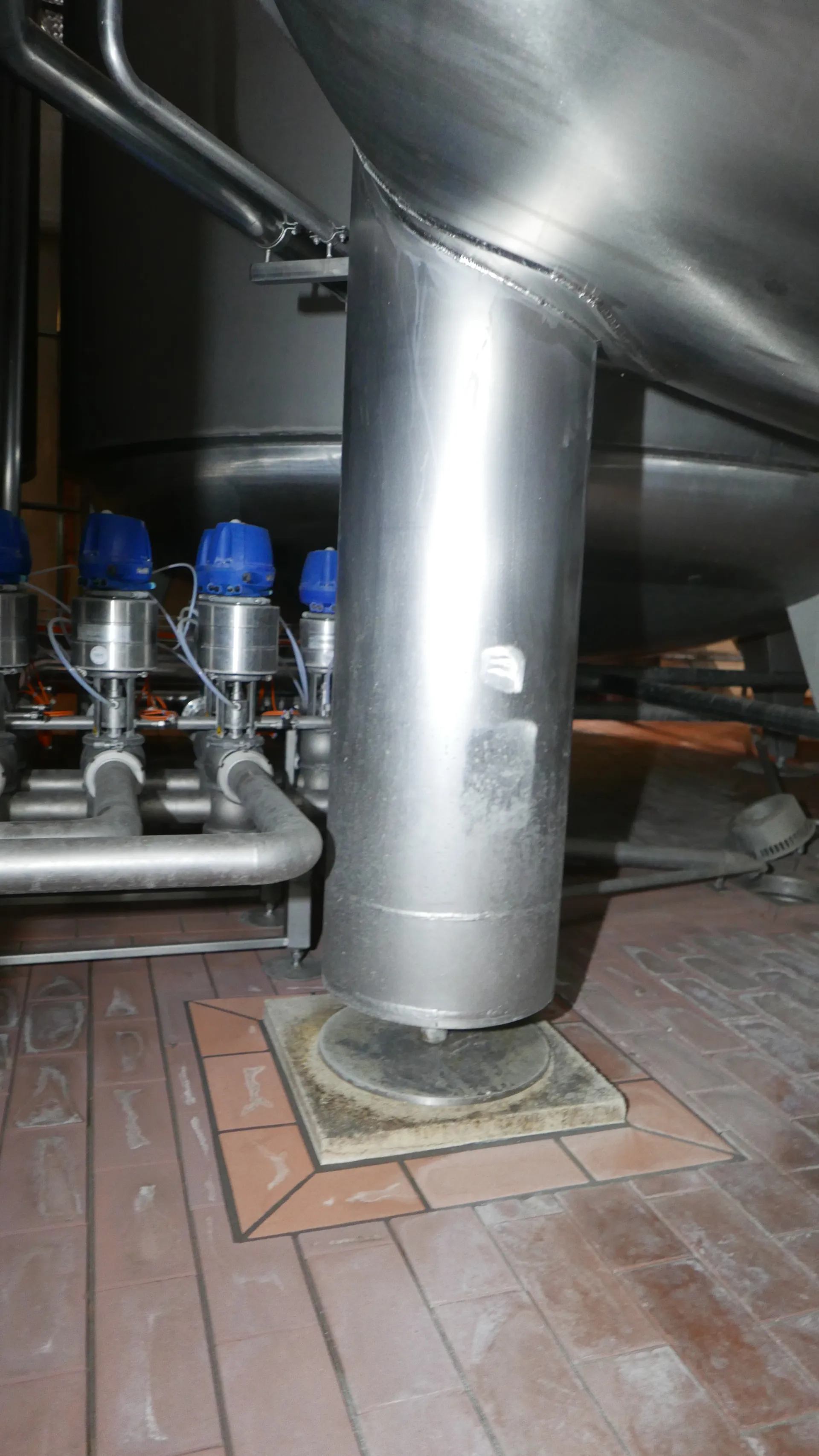 25-0138EUBA 72.000 Liter Rührwerkstank/ Milchtank/ Lagertank in V2A mit Kühlschlange und Isolierung