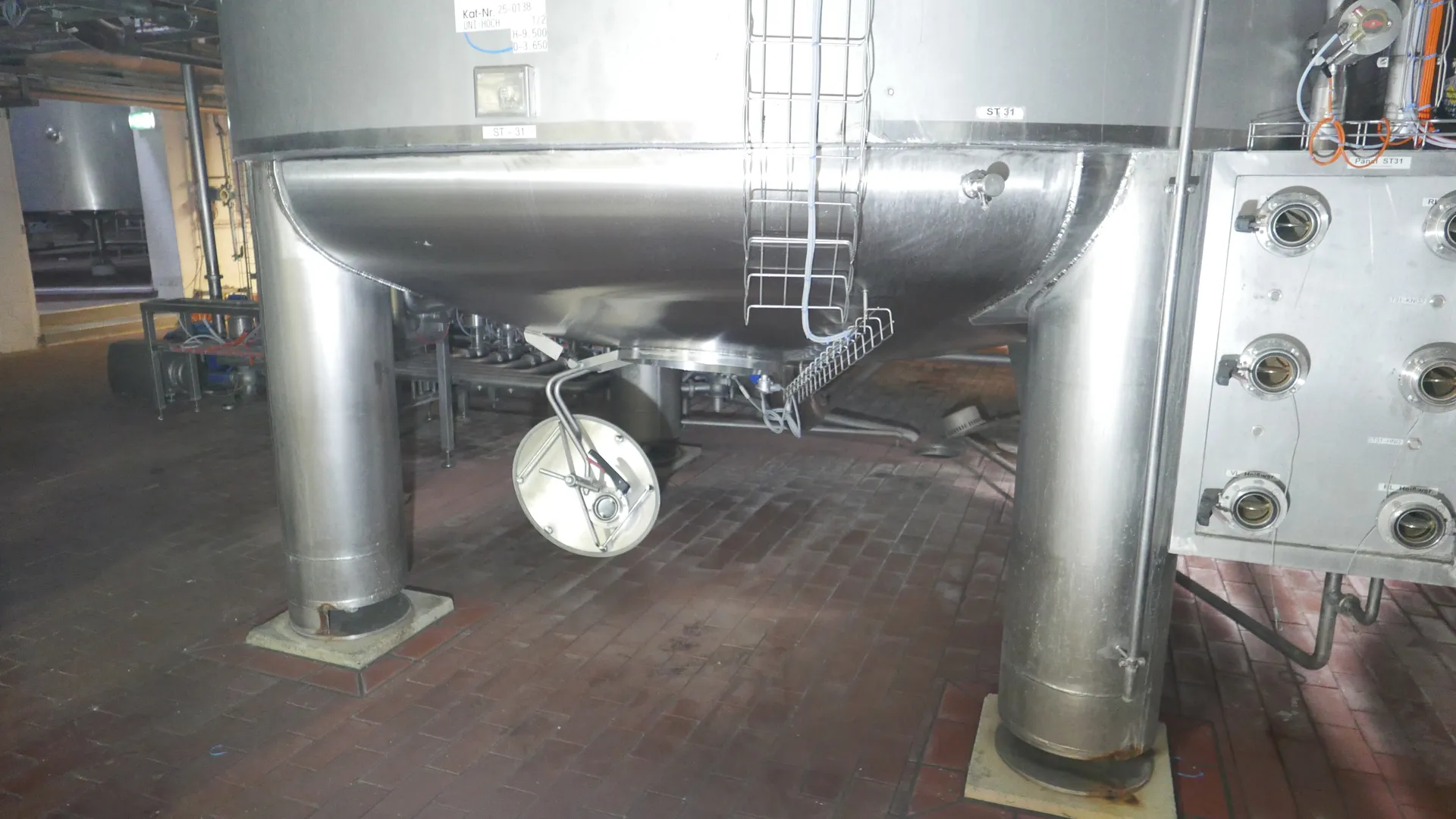 25-0138EUBA 72.000 Liter Rührwerkstank/ Milchtank/ Lagertank in V2A mit Kühlschlange und Isolierung