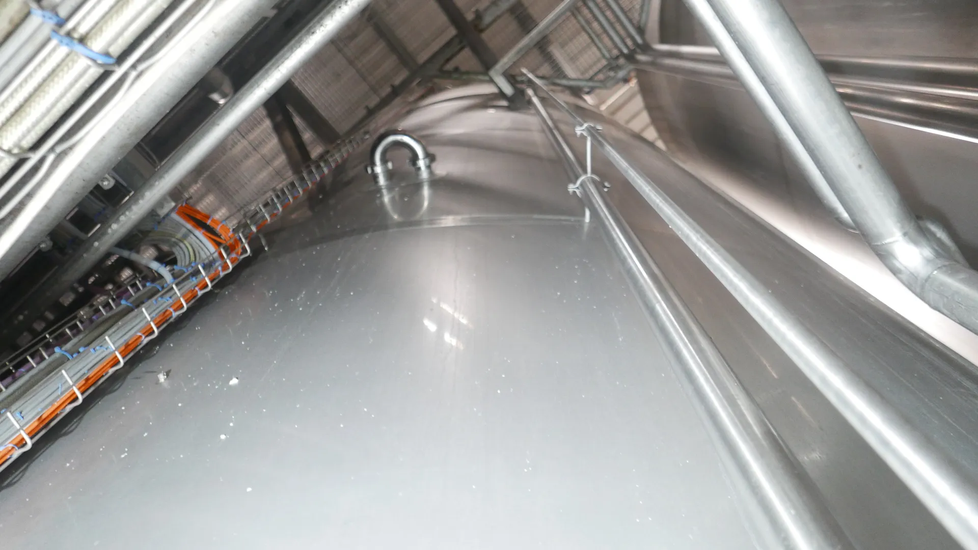 25-0138EUBA 72.000 Liter Rührwerkstank/ Milchtank/ Lagertank in V2A mit Kühlschlange und Isolierung