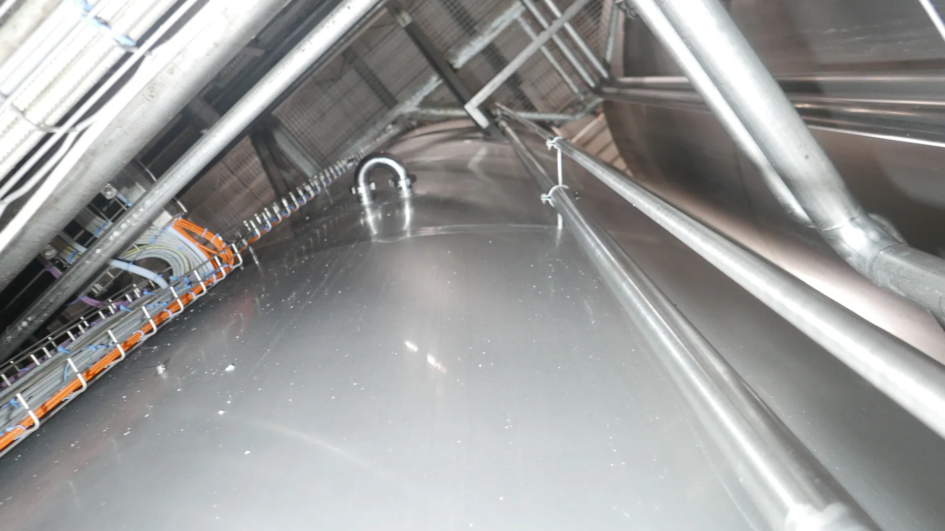 25-0138EUBA 72.000 Liter Rührwerkstank/ Milchtank/ Lagertank in V2A mit Kühlschlange und Isolierung