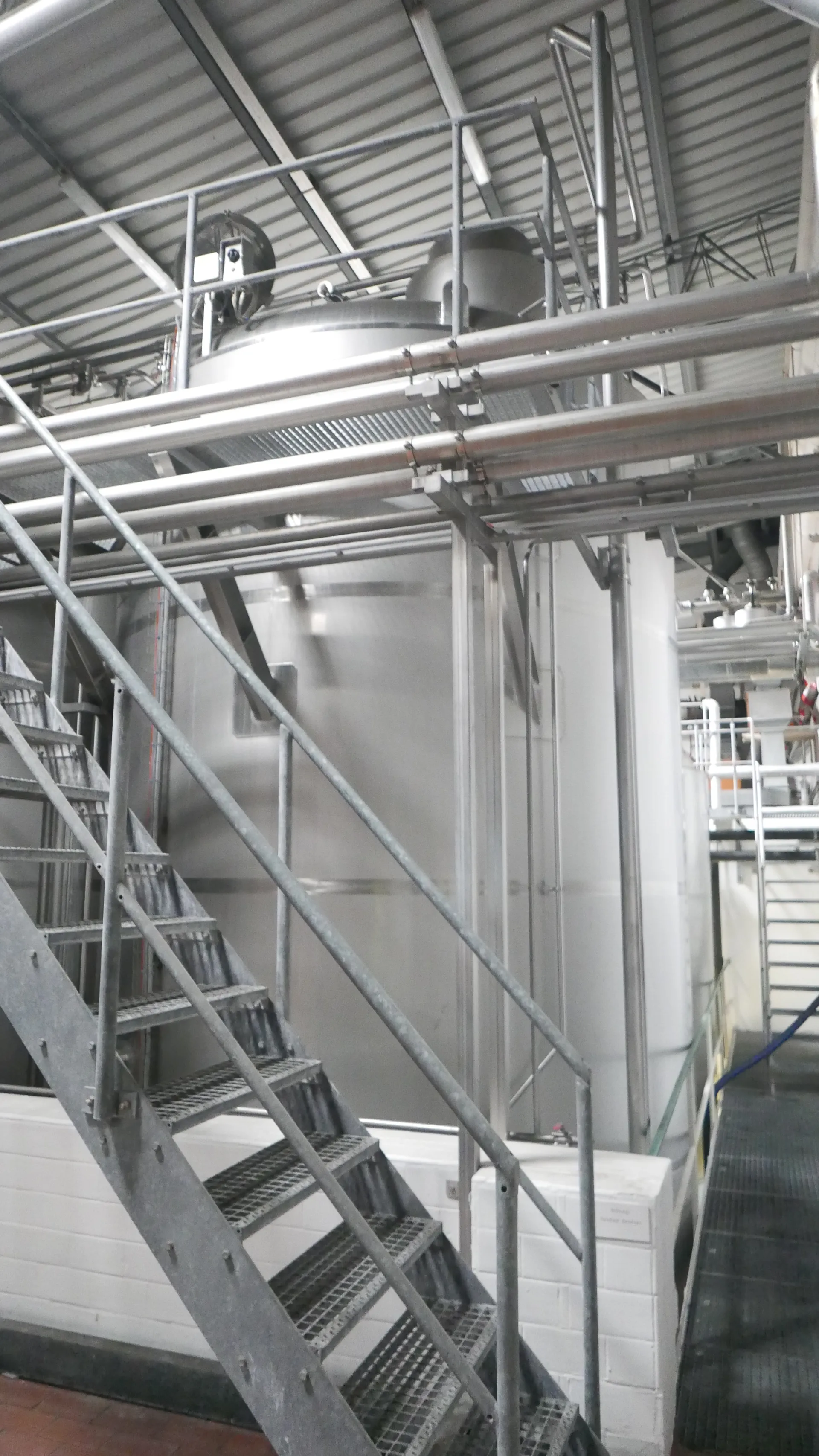 25-0138EUBA 72.000 Liter Rührwerkstank/ Milchtank/ Lagertank in V2A mit Kühlschlange und Isolierung