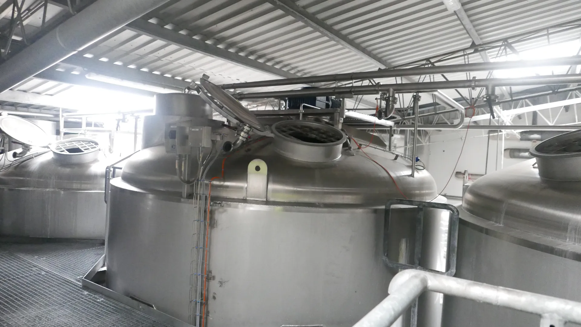 25-0138EUBA 72.000 Liter Rührwerkstank/ Milchtank/ Lagertank in V2A mit Kühlschlange und Isolierung