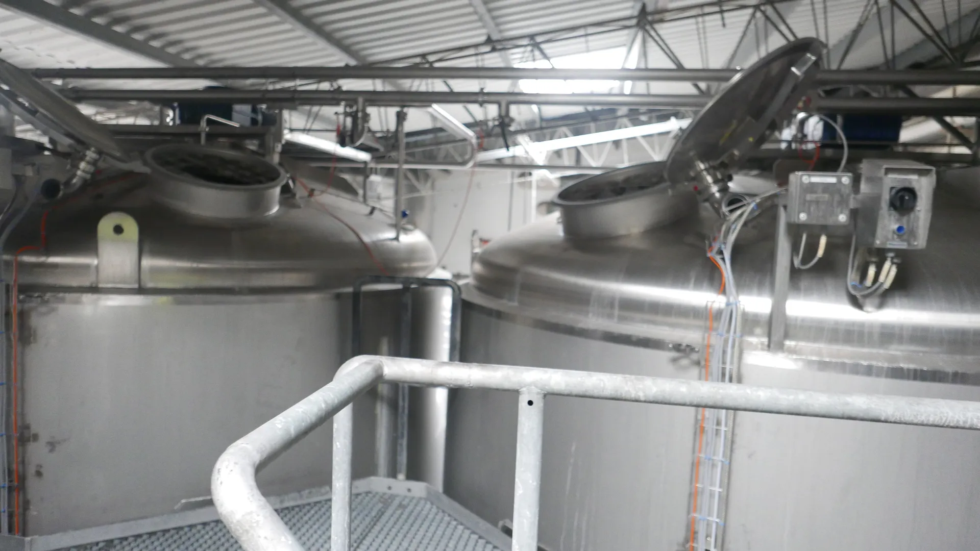25-0138EUBA 72.000 Liter Rührwerkstank/ Milchtank/ Lagertank in V2A mit Kühlschlange und Isolierung